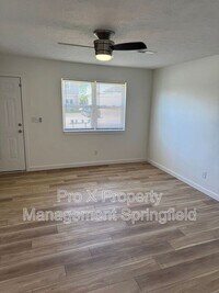 Building Photo - 615 E Bain St