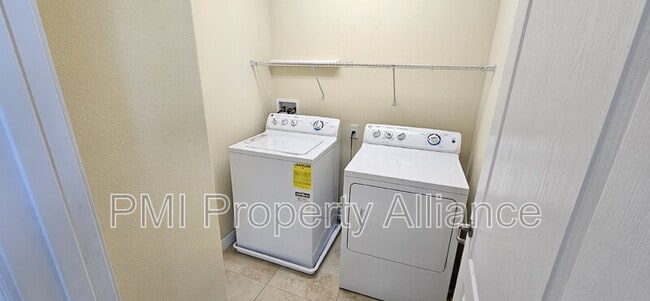 Building Photo - 15217 Evergreen Oak Loop