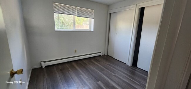 Building Photo - Garden level 2 bed, 1 bath apartment in Ch...