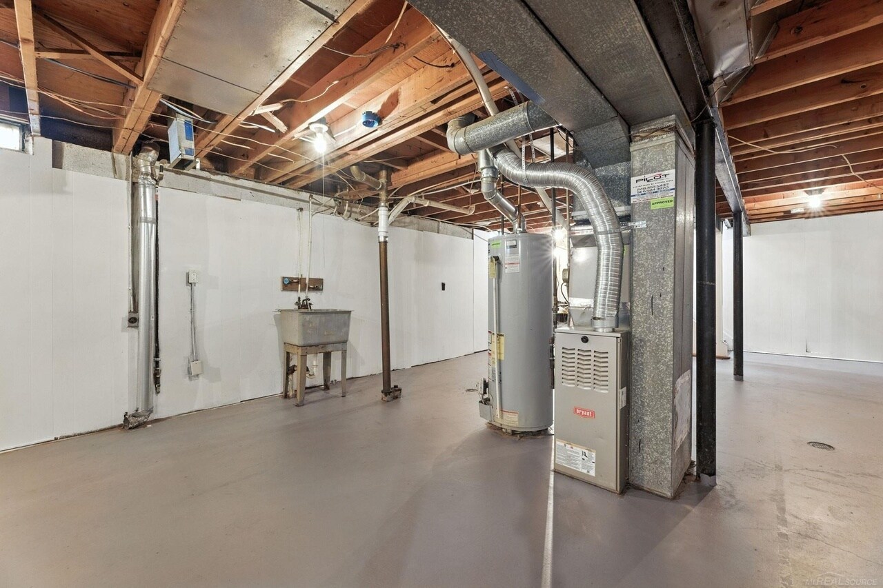 Building Photo - 20222 Abrahm St