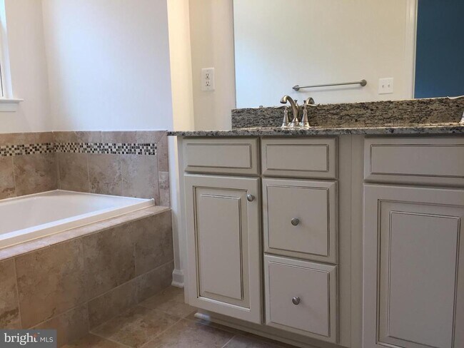 Building Photo - 10749 Hinton Wy