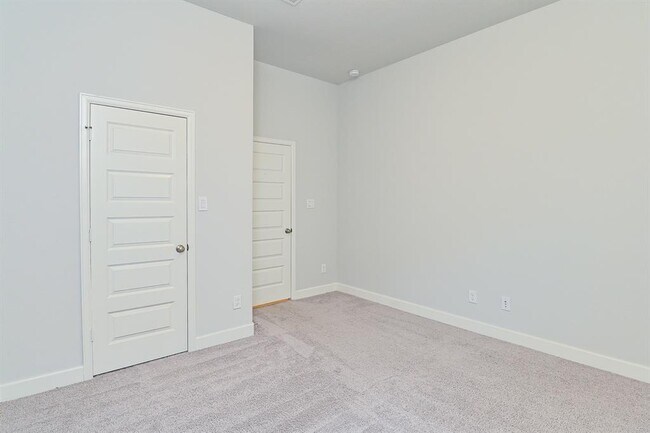 Building Photo - 12830 Spiegel St