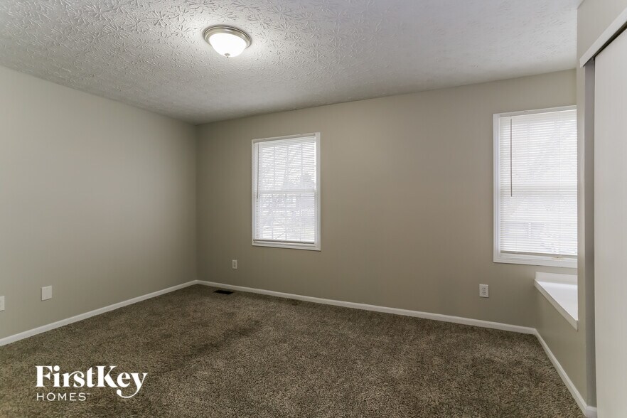 Building Photo - 5842 Rothrock Ct