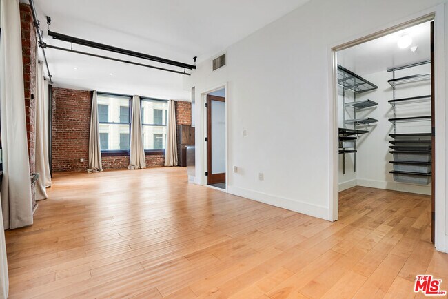 Building Photo - 460 S Spring St