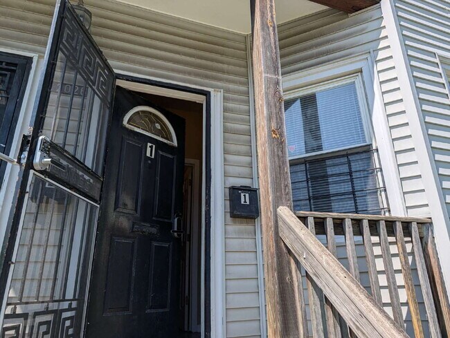 Building Photo - Spacious 1BR/1BA with Off-Street Parking – $1,000/Month