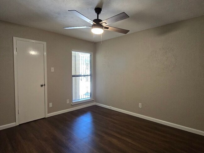 Building Photo - 4055 Cypressdale Dr