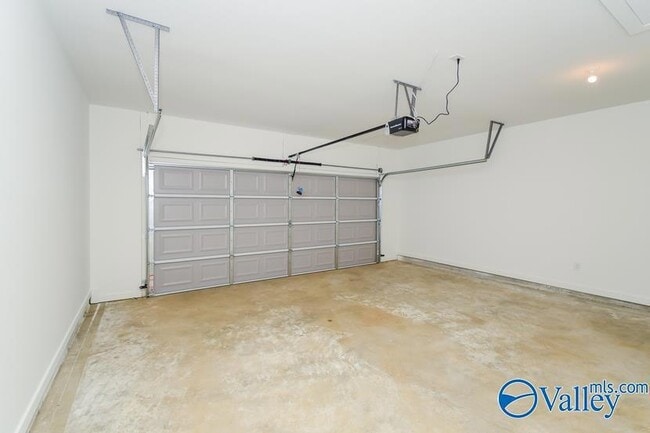 Building Photo - 46 HAWK LN