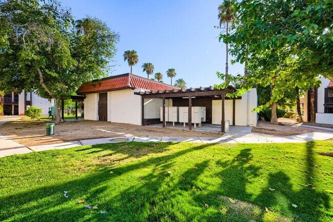 Building Photo - 1405 Vegas Valley Dr
