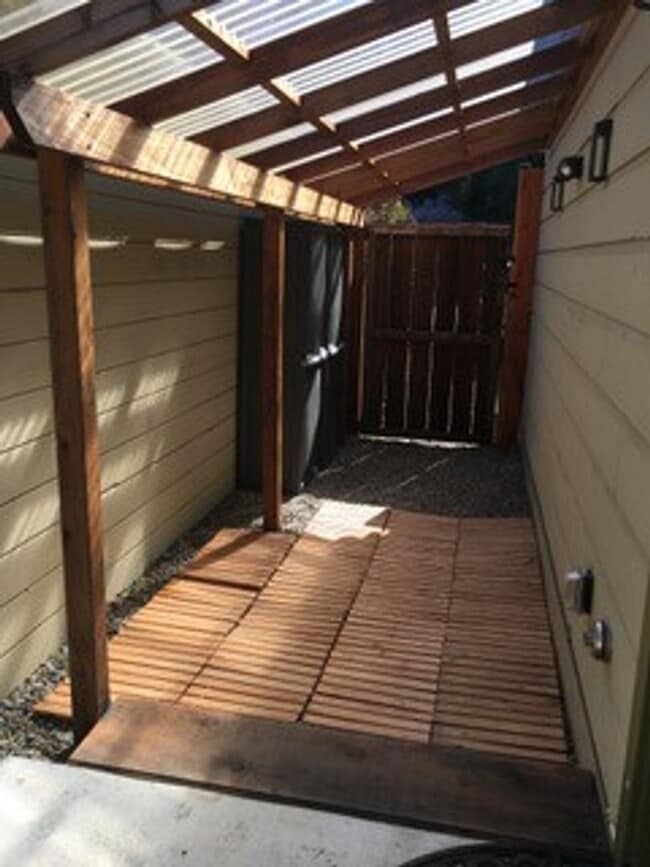 Building Photo - Tranquil Tiny House Living