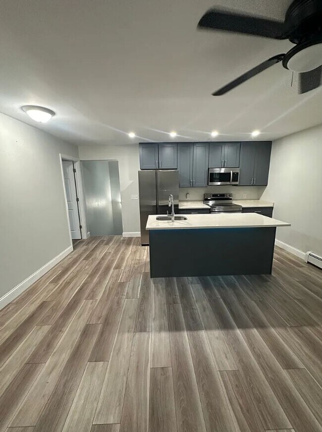 Building Photo - 15 Joy St