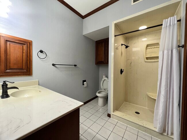 His Bathroom - 8000 Donore Pl