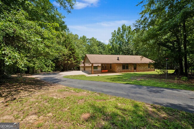 Building Photo - 241 Busbin Rd