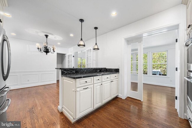 Building Photo - 2718 S June St