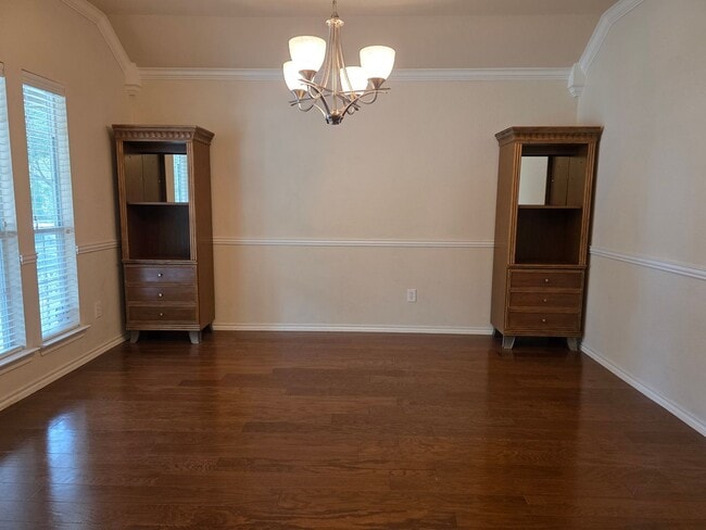 Building Photo - Heritage Craftsman Rental!