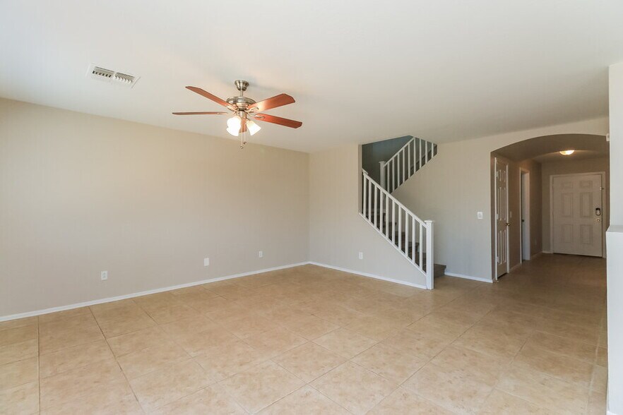 Building Photo - 3206 S Justin Dr