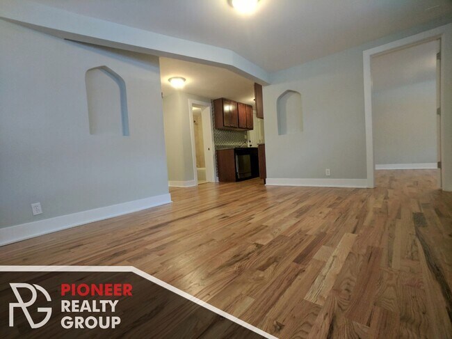 Building Photo - 4407 N Wolcott Ave