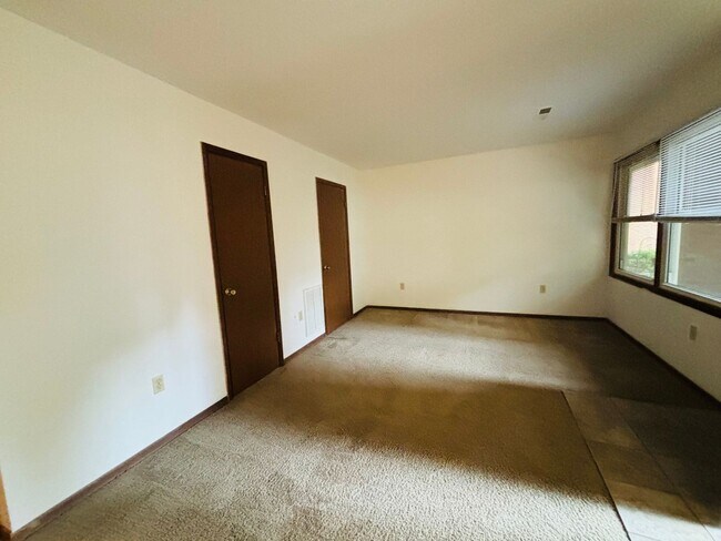 Building Photo - 1744 Donlee Dr