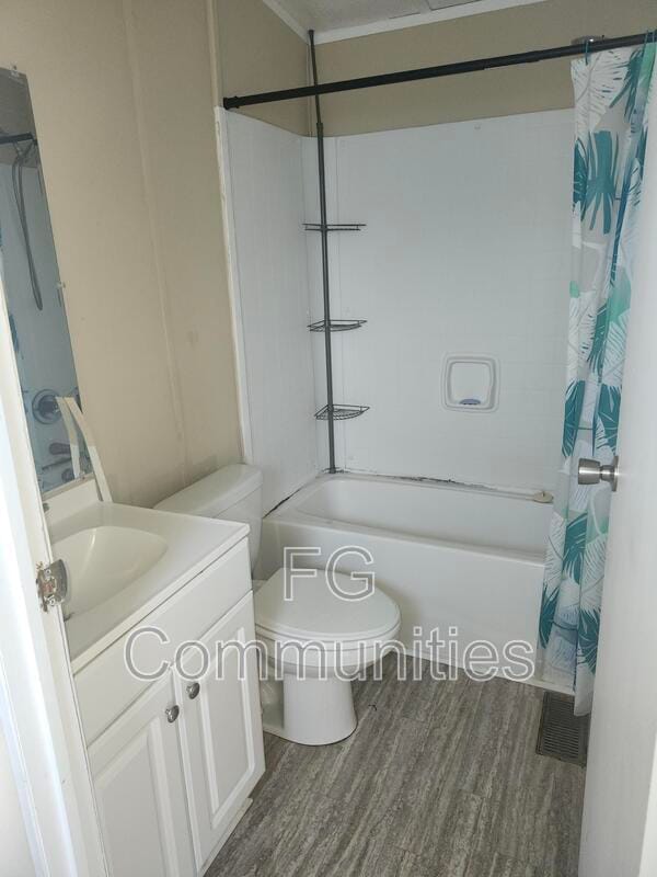 Building Photo - 1021 Crystal Blvd