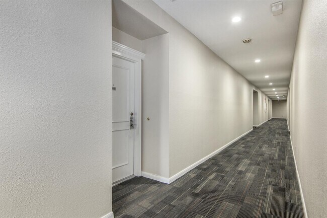 Building Photo - 2400 N Braeswood Blvd