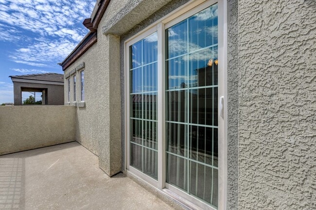 Building Photo - Beautiful 2 Story, 3 Bedroom Home Northwest!