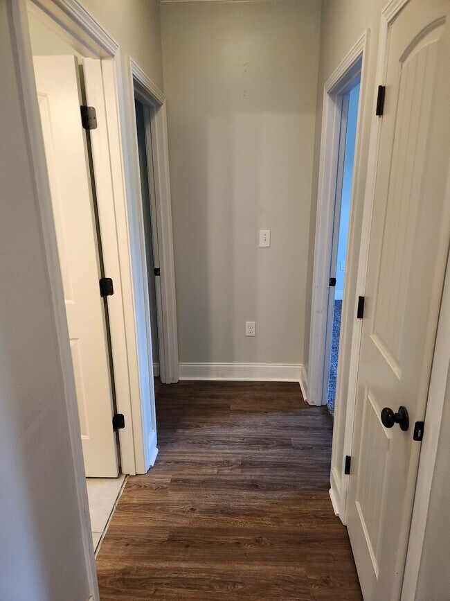 Building Photo - 102 Quince Ave