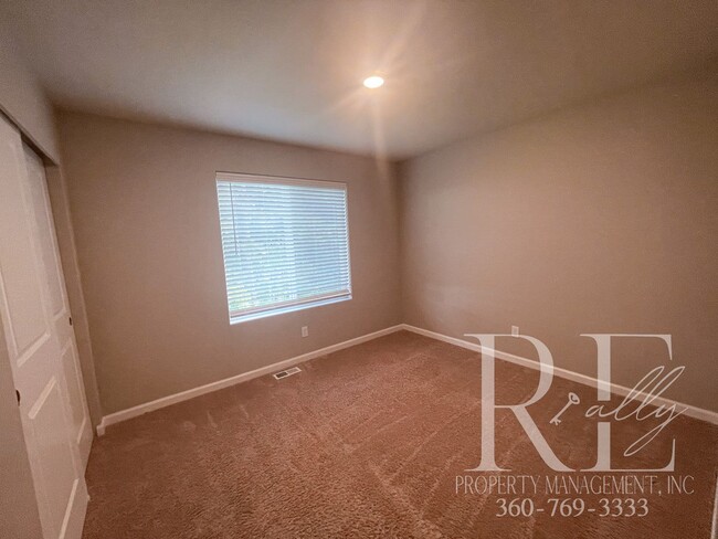 Building Photo - Spacious 4 Bedroom In Prime Location!