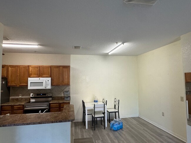 Building Photo - 1 bed 1 bath condo in metrowest