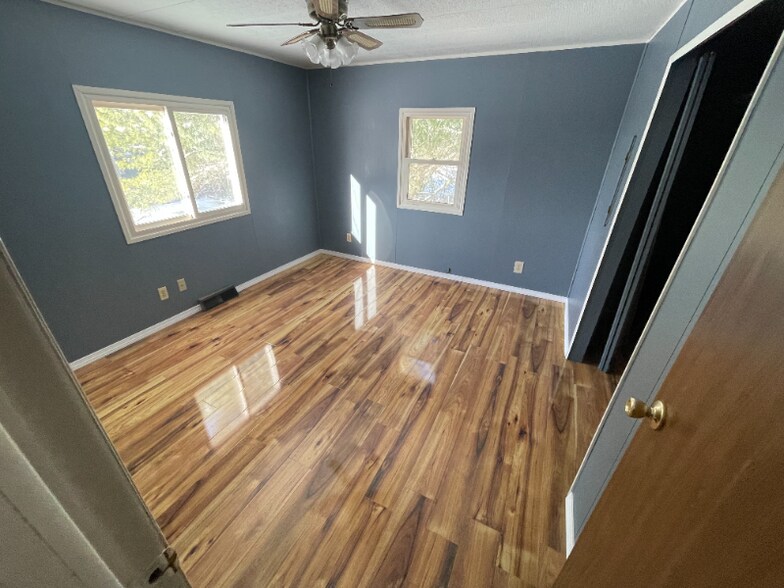 Building Photo - 120 1st St