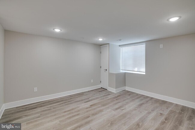 Building Photo - 2017 N College Ave