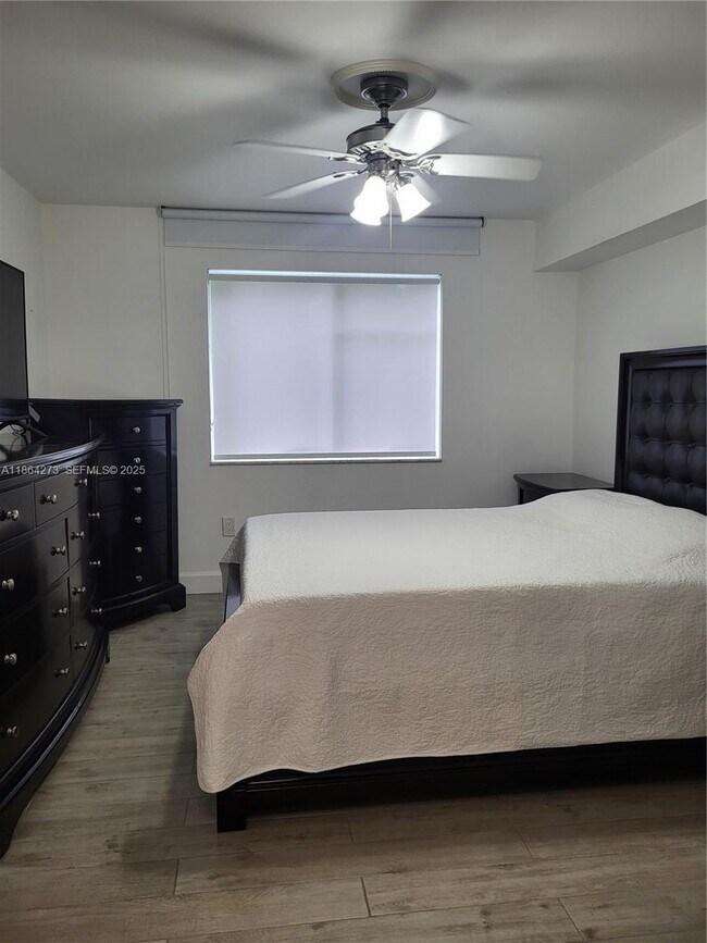 Building Photo - 4555 NW 99th Ave