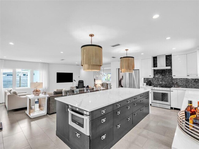 Building Photo - 4021 21st Ave N