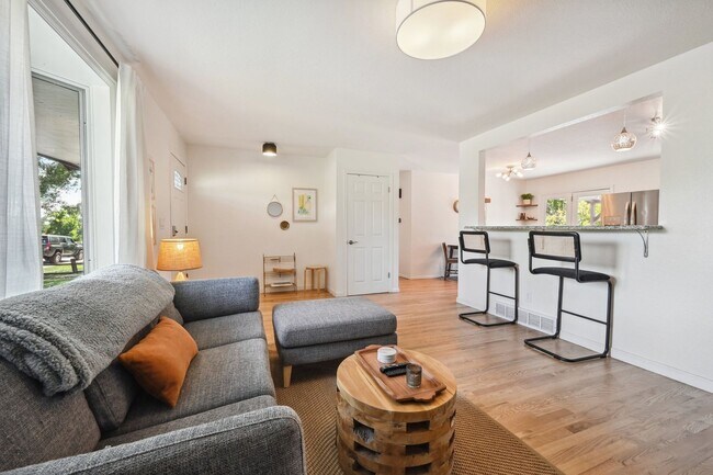 Building Photo - Amazing Arvada Upstairs Duplex Available Now!