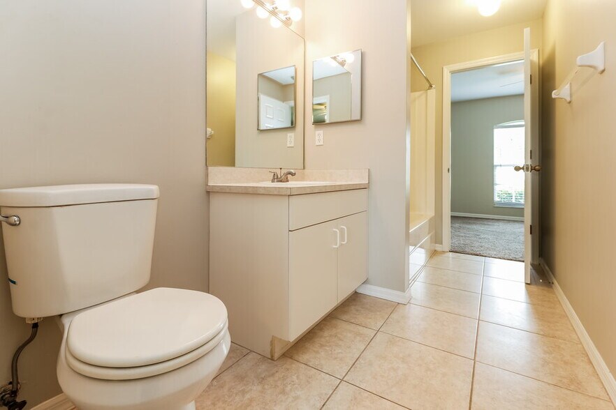 Building Photo - 1828 SW 10th Terrace