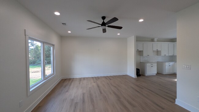 Building Photo - 115 Anile St