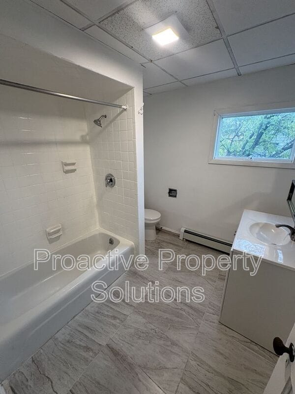 Building Photo - 415 S Main Ave