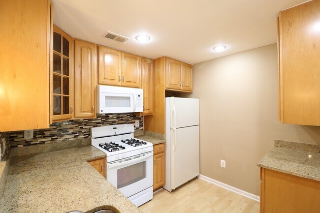 Building Photo - Spacious 2BD/2BA Condo with Balcony in Fountain Hills!