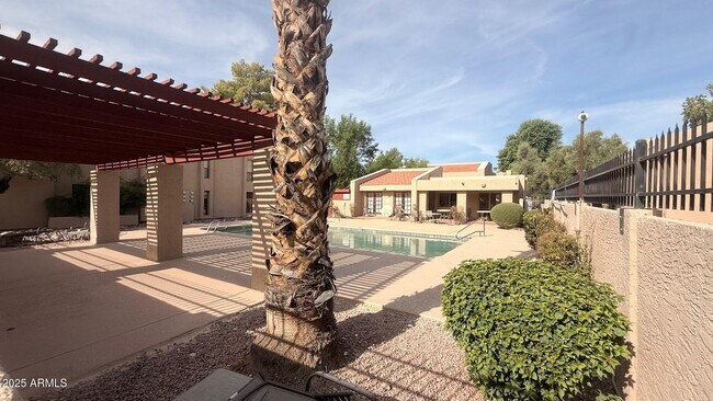 Building Photo - 3131 W Cochise Dr
