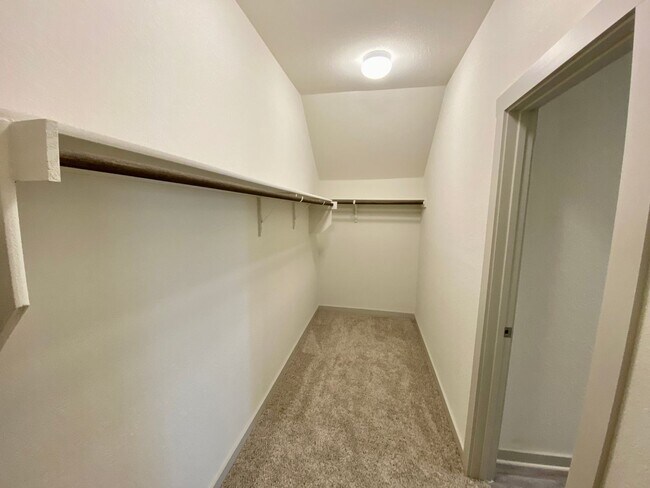 Building Photo - Beautiful 3bed/2.5bath in Northeast Austin!!