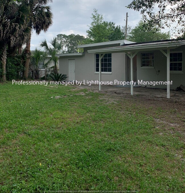 Building Photo - Bright 3 Bedroom Home With Open Layout And Storage Space