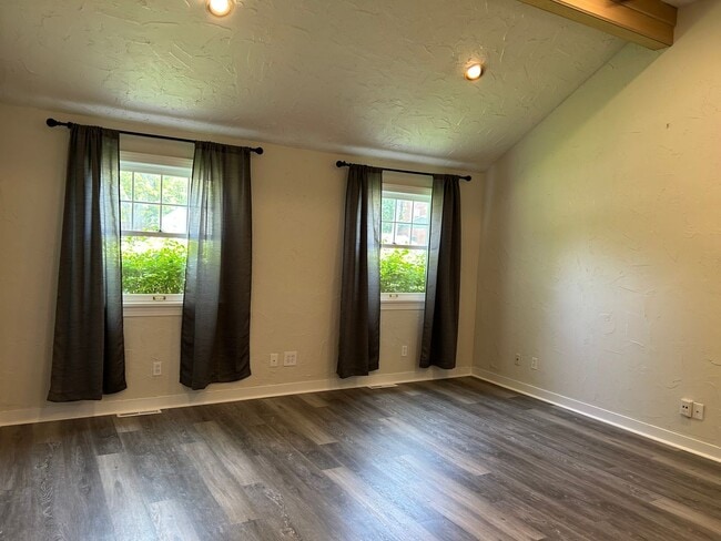 Building Photo - Spacious Colonial For Rent in Lyndhurst