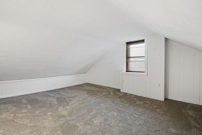 Building Photo - 4556 E Thompson St