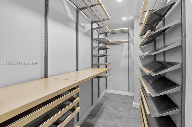 Building Photo - 1625 SE 10th Ave