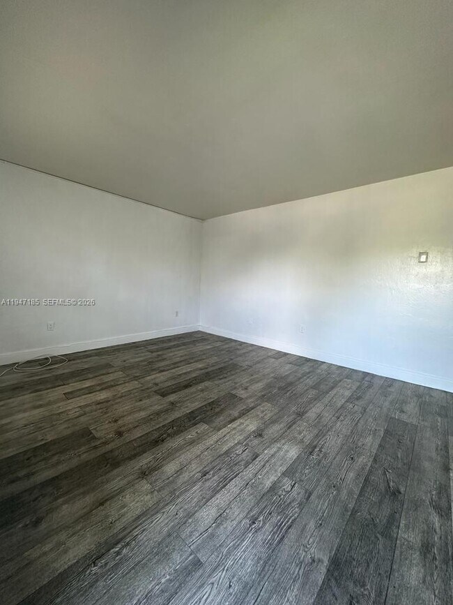 Building Photo - 1545 NW 8th Ave