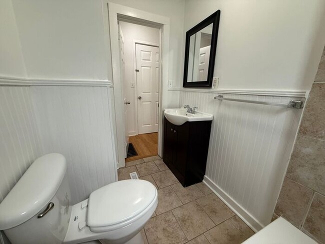 Building Photo - For Rent - Charming 3 Bedroom House in Eas...