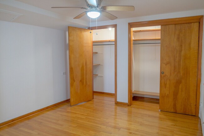 Building Photo - 5520 S Pulaski Rd