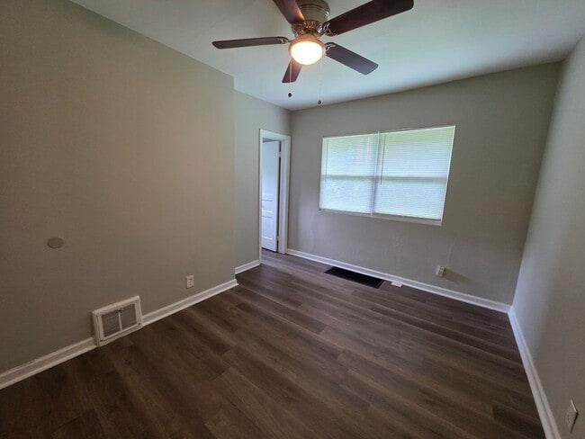 Building Photo - Spacious 1-Bedroom Duplex with Plenty of Kitchen Storage