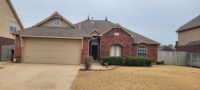 Building Photo - 1 Level Union School 3/2/2 w/ office and bonus room.
