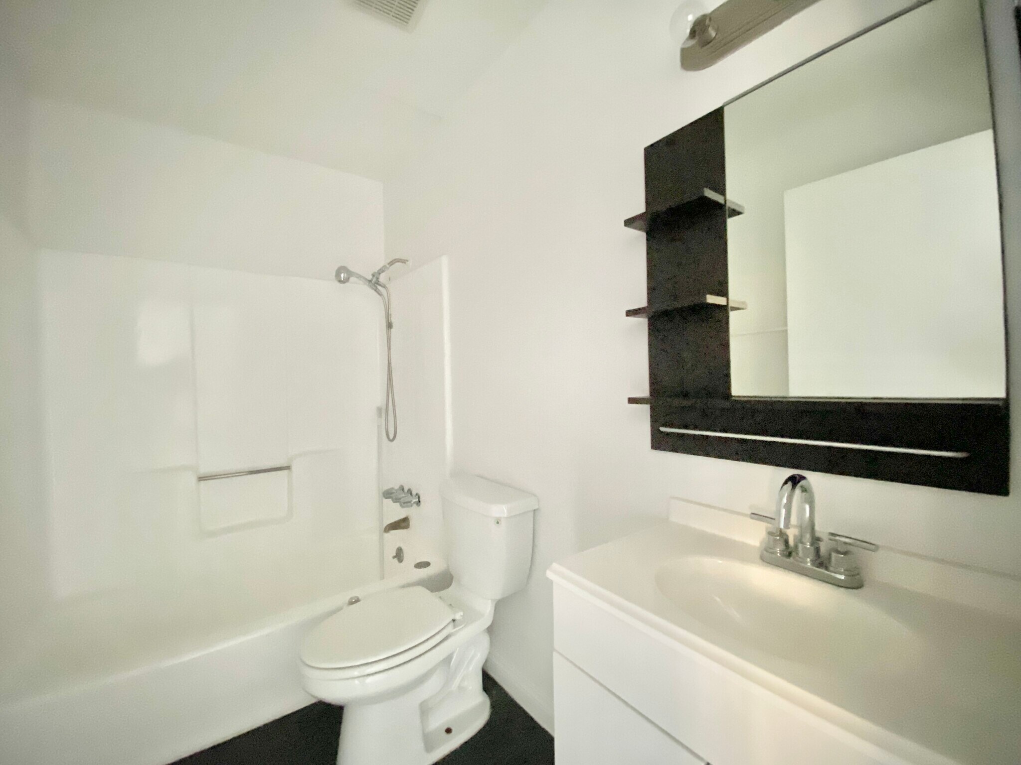 Building Photo - 833 S Berendo St