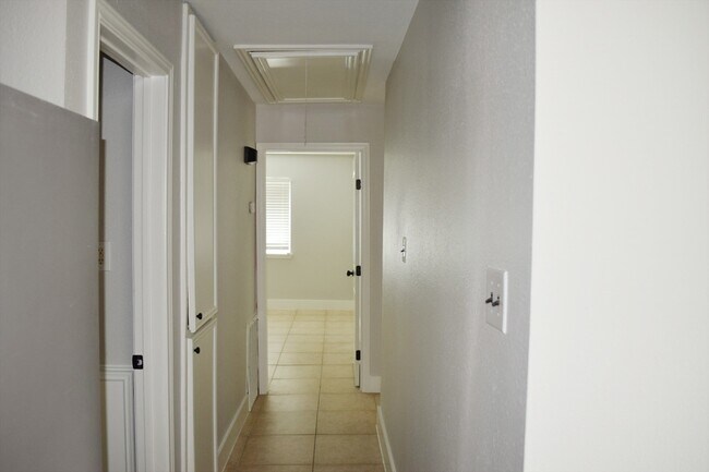Building Photo - 2324 Peppermill Rd