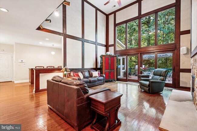 Building Photo - 9454 Newbridge Dr